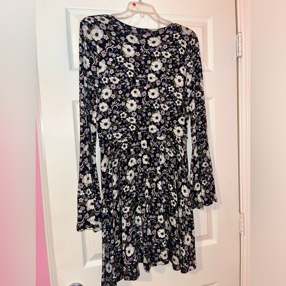 American Eagle Women's Soft and Sexy Bell Sleeve Black floral Swing Dress Size S - Picture 4 of 7